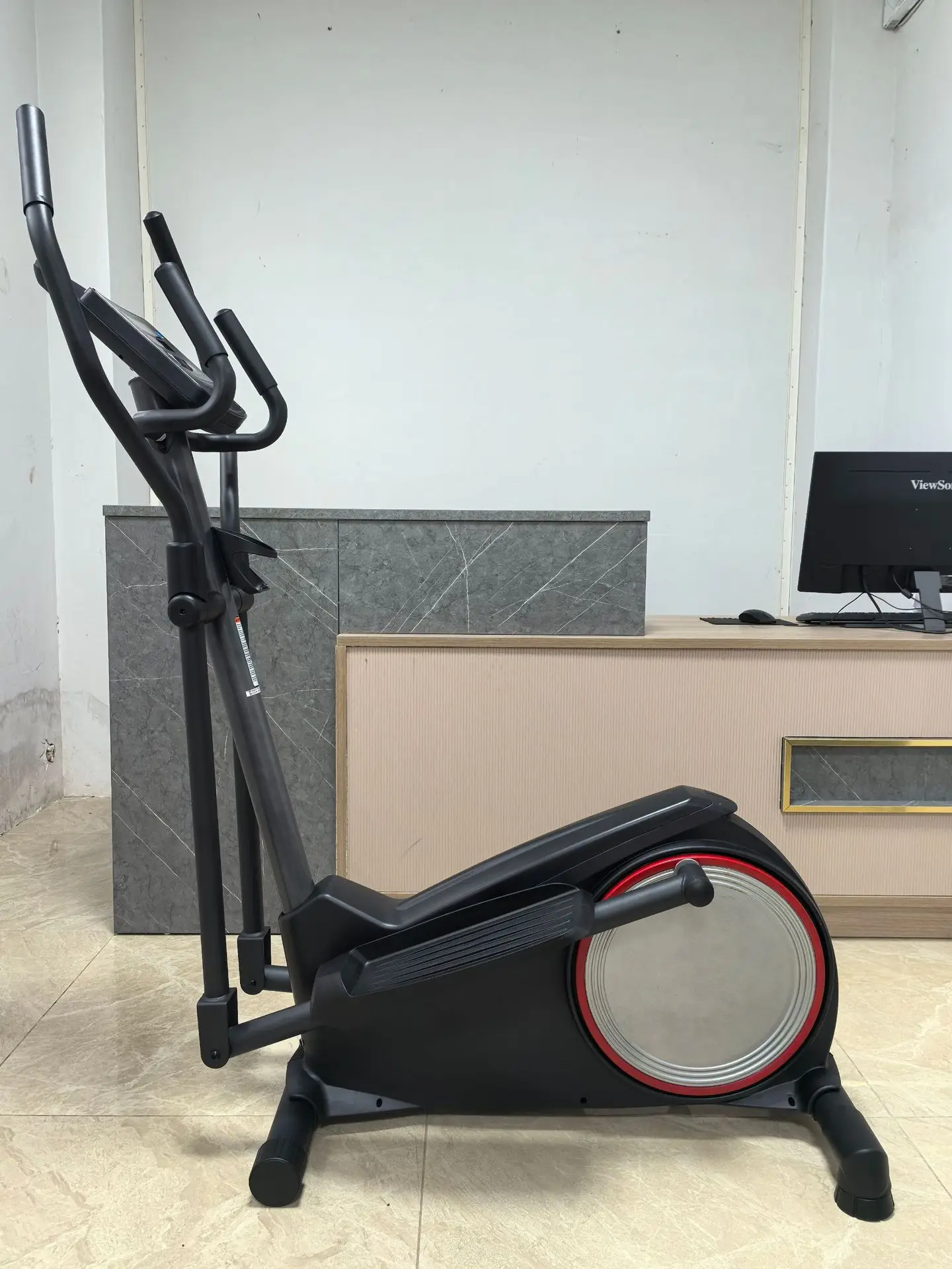 Vélo elliptique à commande magnétique pour usage domestique, idéal pour l'exercice aérobie en intérieur et la marche spatiale – Offre Spéciale – Image 8